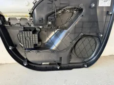 Обшивка двери Toyota Highlander