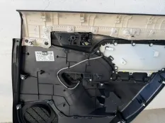 Обшивка двери Toyota Highlander