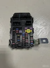Блок предохранителей салонный Geely Tugella