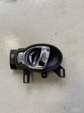 Внутренная ручка двери Nissan Juke