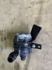 Помпа охлаждения Mercedes-Benz C