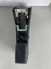 Подлокотник Geely Atlas