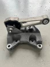 Кронштейн двигателя Land Rover Discovery Sport