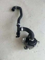 Помпа охлаждения Genesis GV80