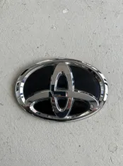 Эмблема Toyota Land Cruiser Prado