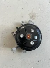 Помпа охлаждения Genesis GV80