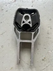 Подушка двигателя нижняя Lixiang L7