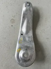 Кронштейн балки Lixiang L7