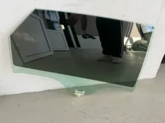 Стекло двери Kia K5