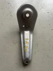 Кронштейн балки Lixiang L7