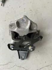 Подушка двигателя Suzuki Vitara