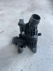 Корпус термостата Kia Carnival