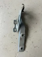 Петля капота Suzuki Vitara