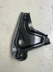 Кронштейн подрамника Mercedes Gle