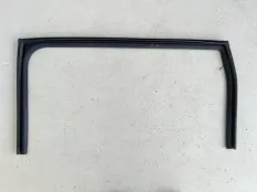 Уплотнитель стекла двери Kia Carnival