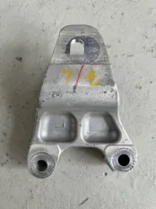 Кронштейн подрамника Voyah Dream