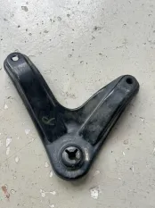 Кронштейн подрамника Kia Carnival