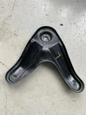 Кронштейн подрамника Kia Carnival