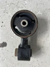 Подушка двигателя нижняя Kia Carnival