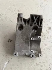 Кронштейн компрессора кондиционера Ford Focus