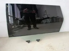 Стекло двери Geely Atlas