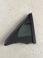 Глухое стекло двери Geely Atlas