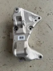 Кронштейн генератора Geely Atlas