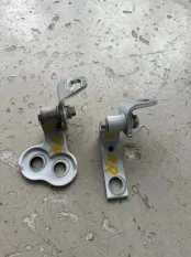 Петля двери Ford Focus