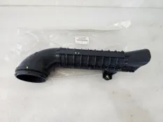 Патрубок воздушного фильтра Toyota Hilux 8