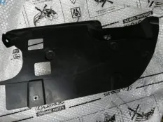 Пыльник бампера задний правый Lexus LX