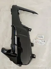 Накладка решетки радиатора передняя левая Lexus LX