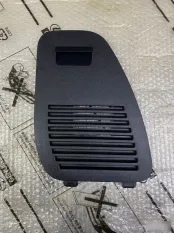 Крышка вентиляционная багажника Toyota RAV4 40