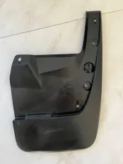 Брызговик передний правый Toyota Prado 150