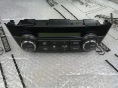 Блок управления климатом Toyota RAV4 40