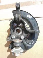 Кулак передний правый Lexus ES7