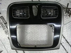 Рамка магнитолы Renault Sandero 2 Stepway