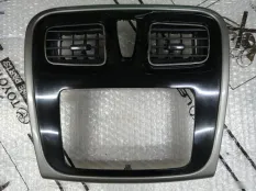 Рамка магнитолы Renault Sandero 2 Stepway