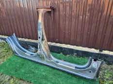 Порог со стойками правый Renault Arkana