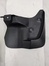 Брызговик передний правый Toyota LC 200