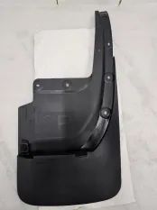 Брызговик задний правый Toyota LC 200