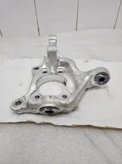 Кулак поворотный передний правый Lexus RX5