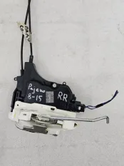 Замок двери задней правой Mitsubishi Pajero