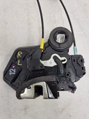 Замок двери задней левой Toyota Hilux