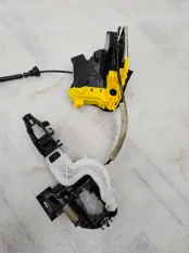 Замок передней правой двери Kia Ceed JD