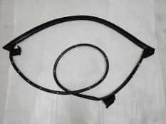 Уплотнитель передний левой двери Toyota RAV4 XA50