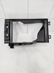 Дефлектор радиатора правый Toyota LC 300