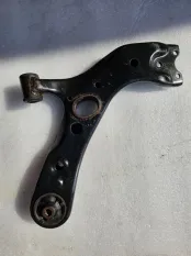 Рычаг передний правый Toyota RAV4 40