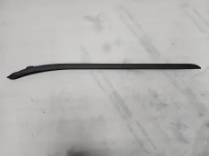 Молдинг лобового стекла правый BMW X1