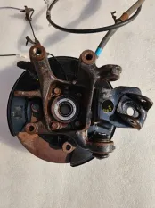 Кулак задний левый Toyota RAV4 40