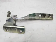 Петля капота левая Nissan Tiida C11